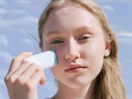 SKIN1004 Madagascar Centella Hyalu-Cica Silky-Fit Sun Stick SPF50 | واقي شمس ستيك سنتيلا مدغشقر SPF50 بلمسة حريرية thumbnail 3